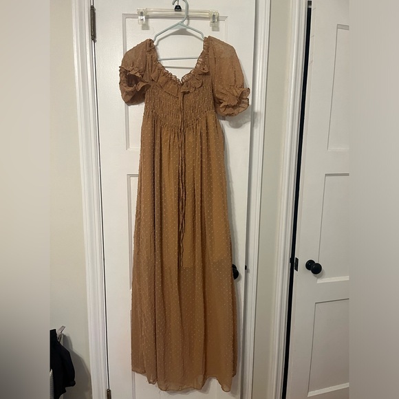 Dresses & Skirts - Elegant Tan Maxi Dress